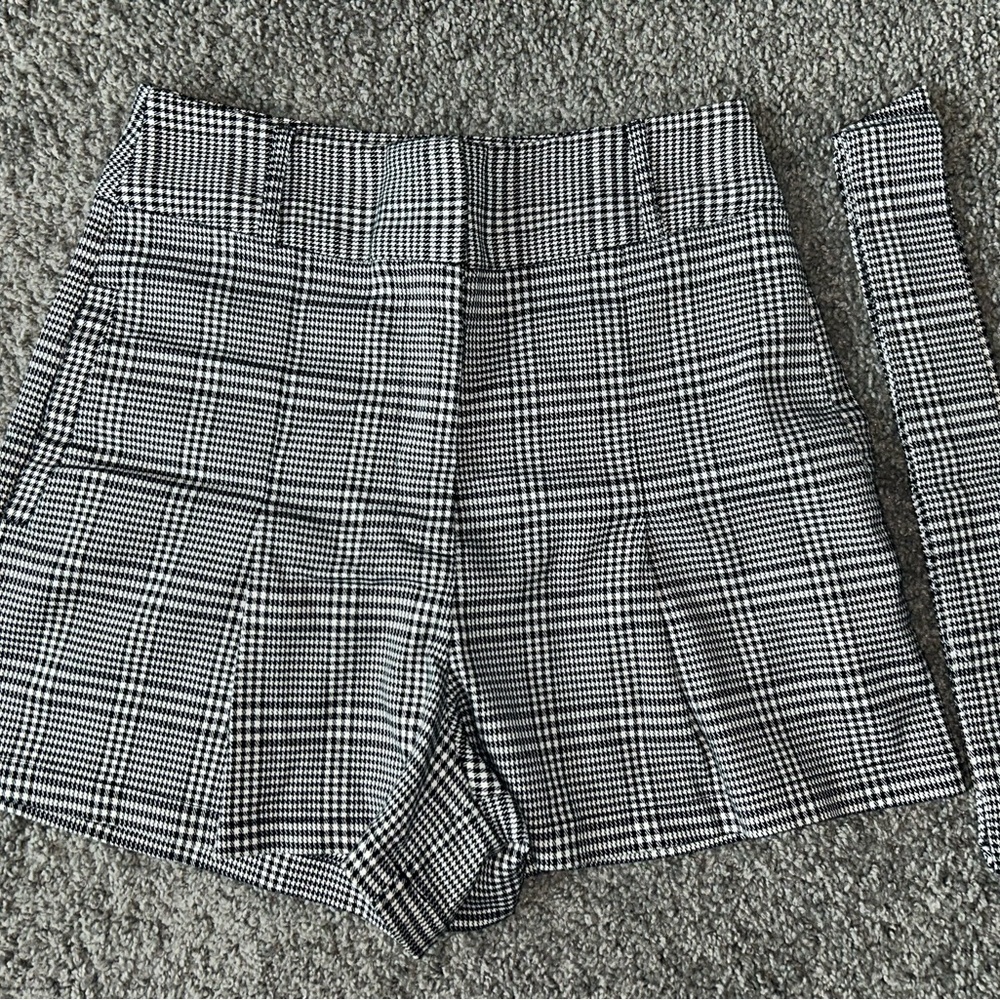 Forever 21 Black and White Houndstooth High Waist Shorts